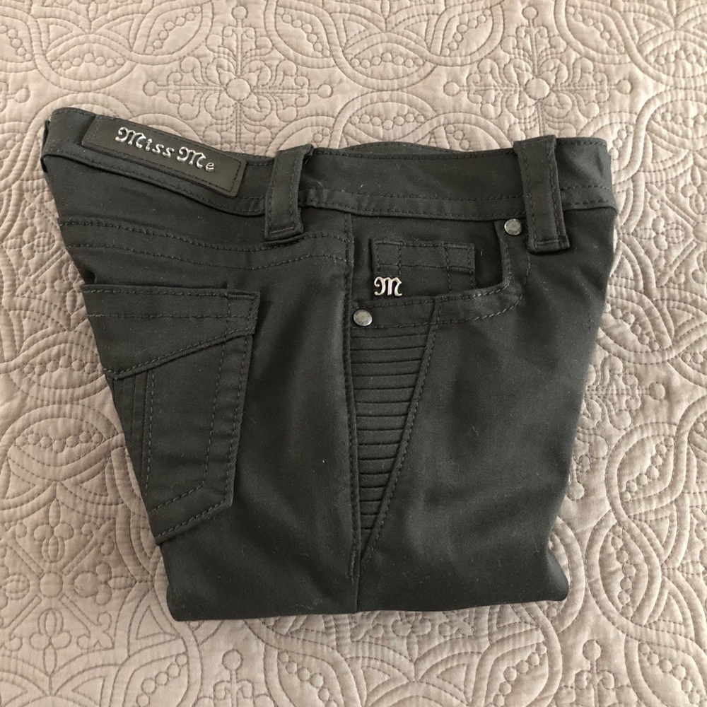 Miss Me Signature Skinny Jeans 23